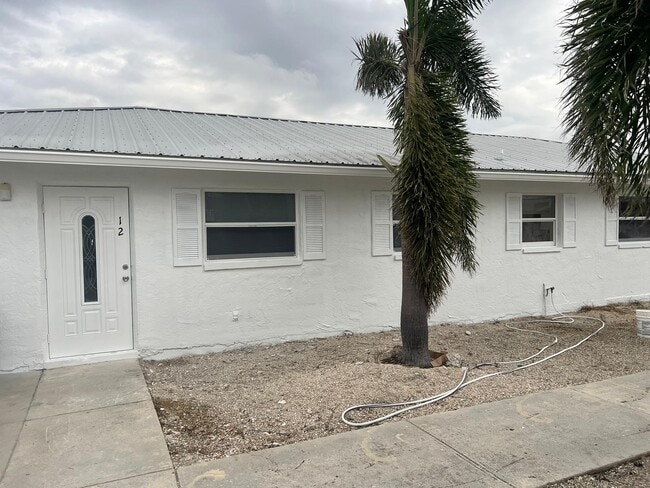 Building Photo - Carmen Ave - Fourplex