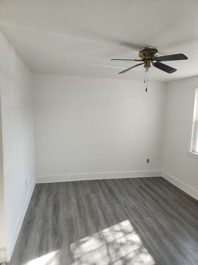 Foto del edificio - 1 Bedroom, 1 Bathroom Quadplex in Petersburg just off of Rt. 460