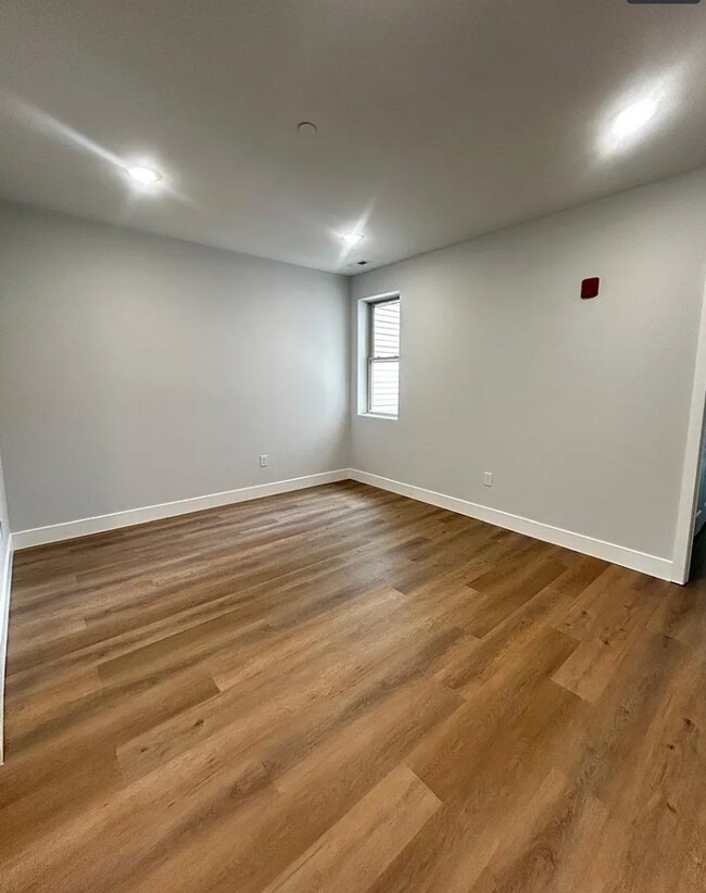 Foto del edificio - 1229 W Hilton St