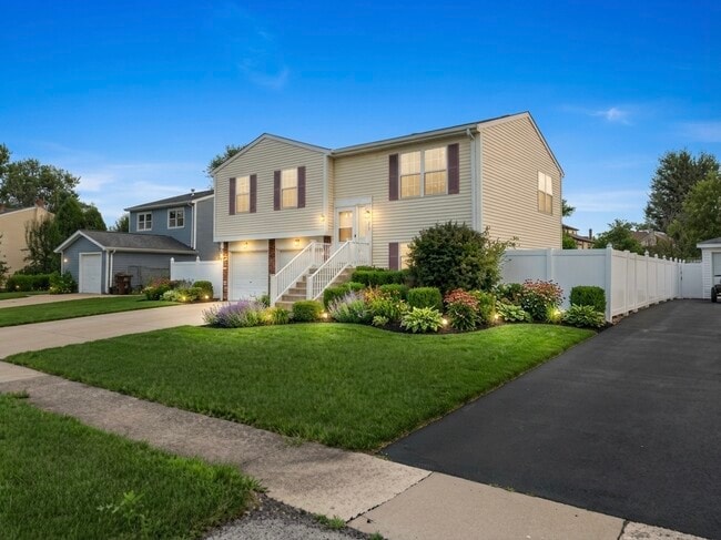 Building Photo - 8049 W Norwood Dr