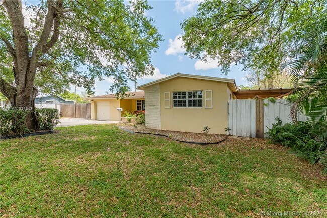 Building Photo - 5190 SW 90th Terrace