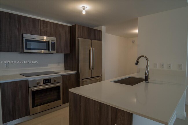 Foto del edificio - 488 NE 18th St