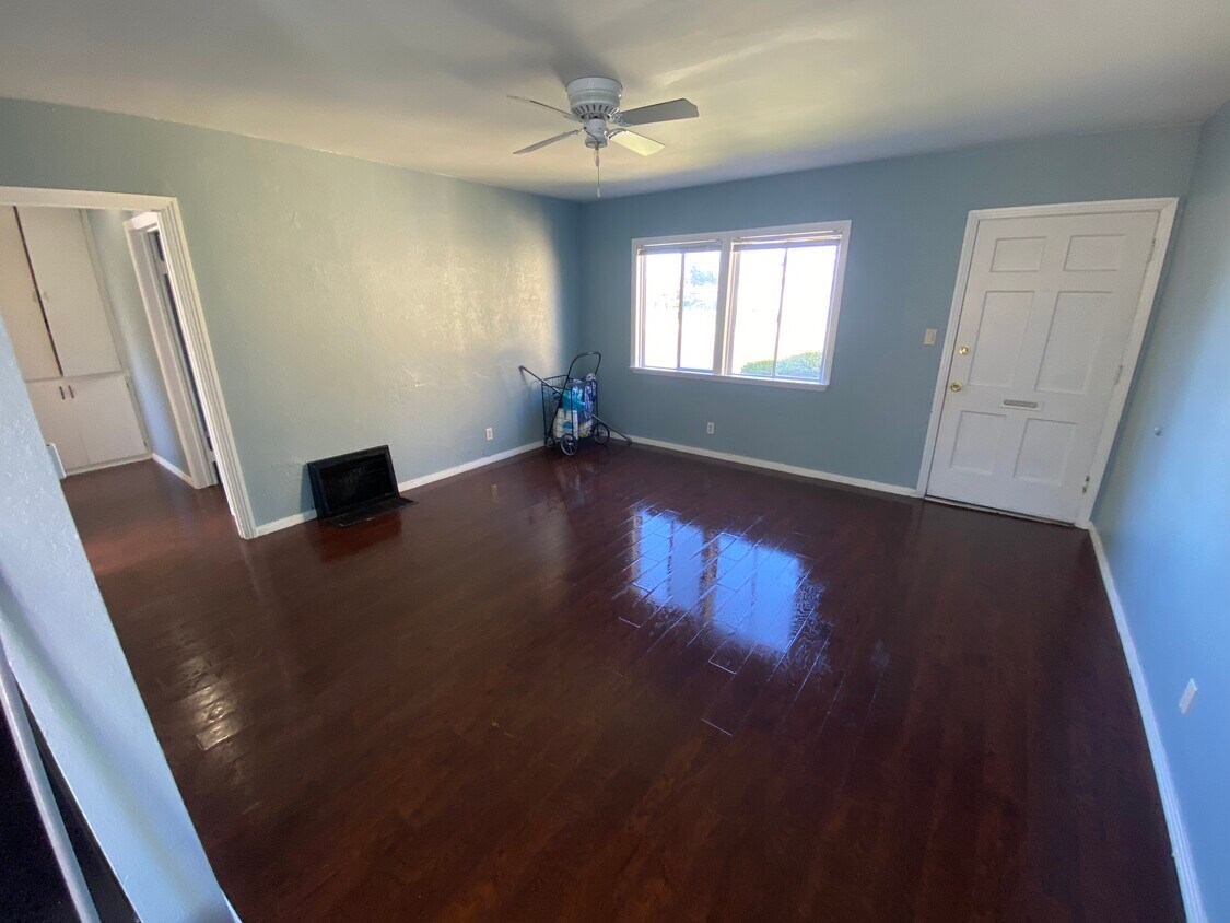 Living room - 1820 W 108th St