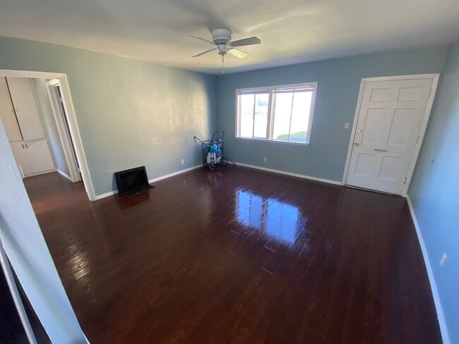 Building Photo - 1820 W 108th St