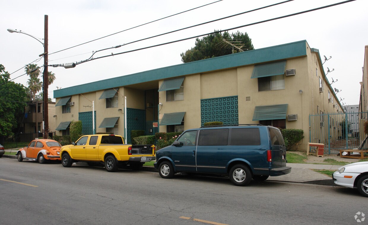 Foto principal - 8418 Willis Ave