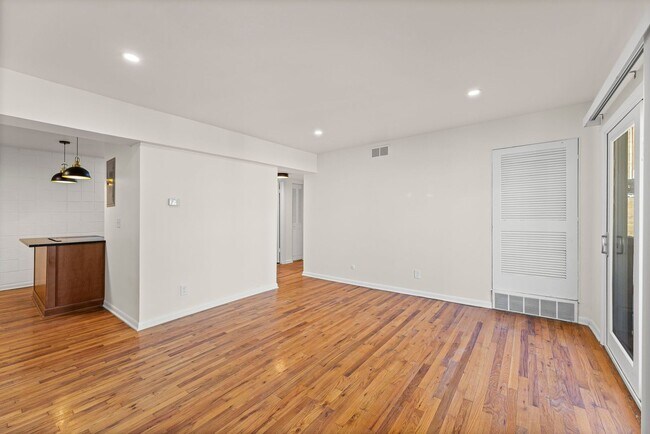 Building Photo - Walnut Apartments