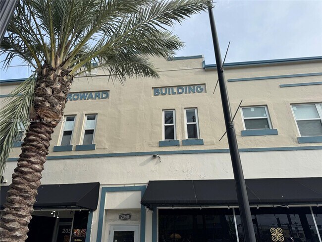 Foto del edificio - 2060 Hollywood Blvd