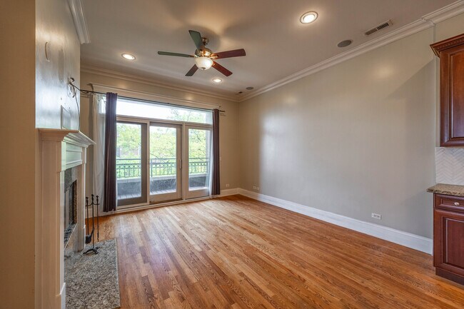 Foto del edificio - 2358 N Damen Ave