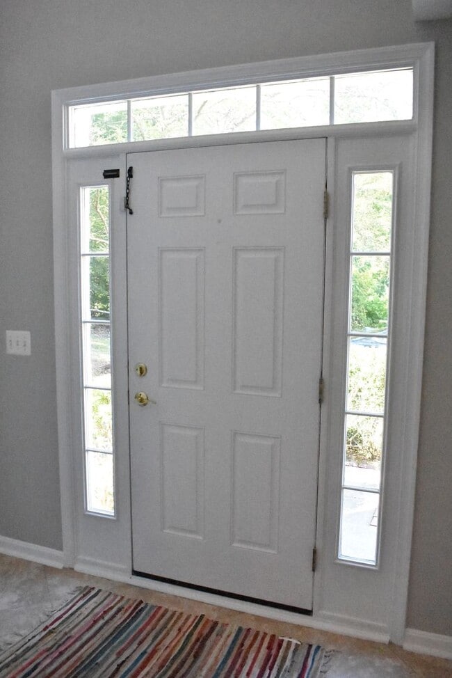Building Photo - North Stafford End Unit Townhome !!