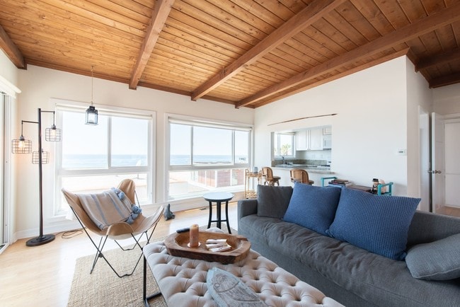 Living room - 120 7th St
