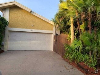 Building Photo - 7813 Kenway Pl W