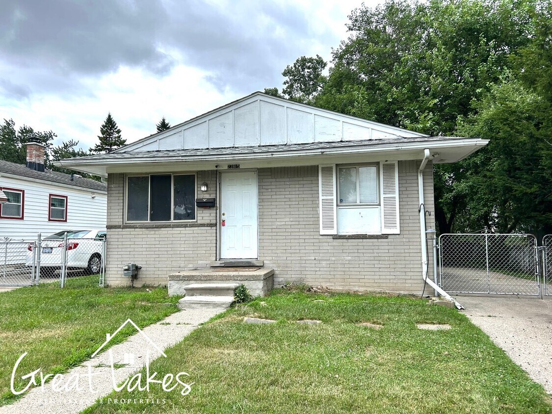Primary Photo - Charming 3 Bedroom 1 Bathroom now availabl...