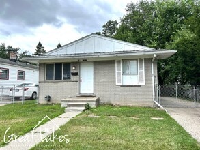 Building Photo - 22815 Hillock Ave