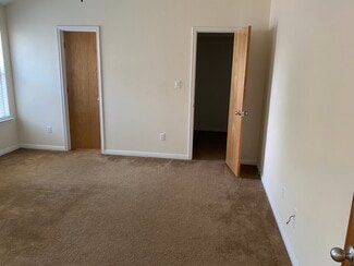 Building Photo - 112-114 Marvin Cove