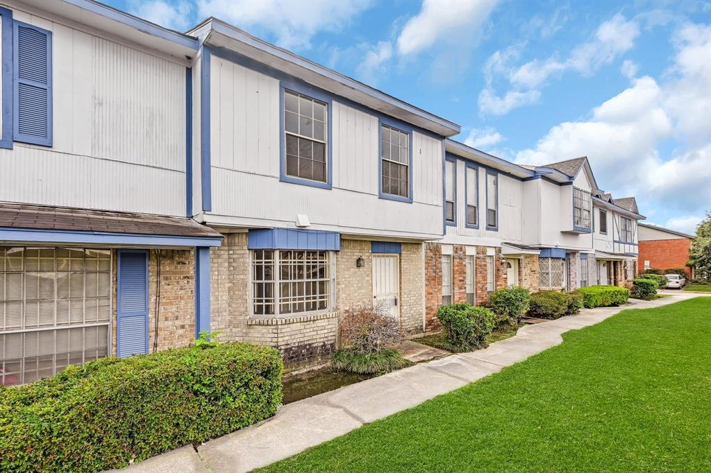 Primary Photo - 13440 Castilian Dr