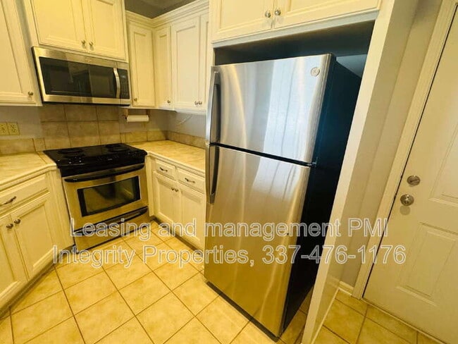 Building Photo - 204 Colchester Dr
