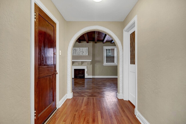 Building Photo - 7536 Byron Pl