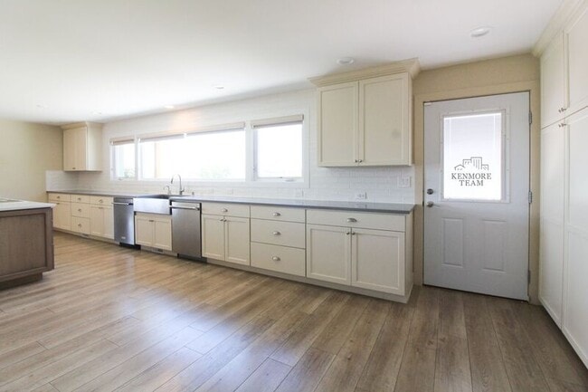 Building Photo - 4620 W Riverhaven St