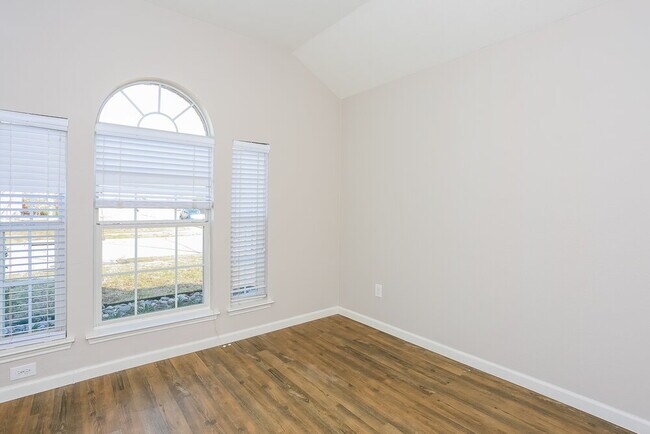 Foto del edificio - 201 Meadow Lark Ln