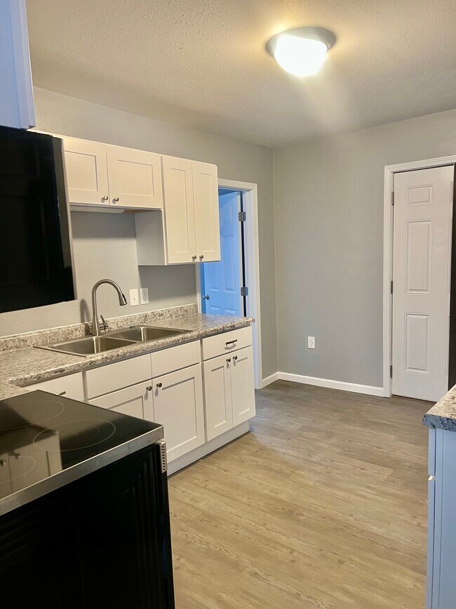 Building Photo - 2210 Salu St