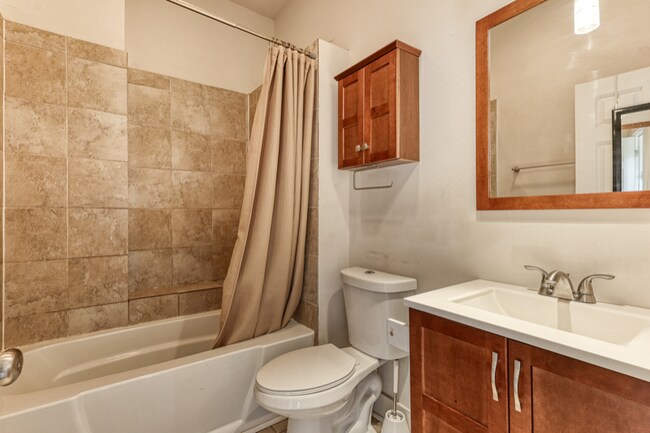 Foto del edificio - 2352 Kemper Ln