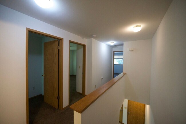 Foto del edificio - Spacious Townhome with Private Yard Near Lake Stevens!!