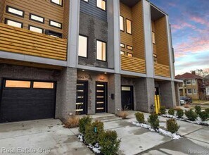 Building Photo - 1547 Pallister