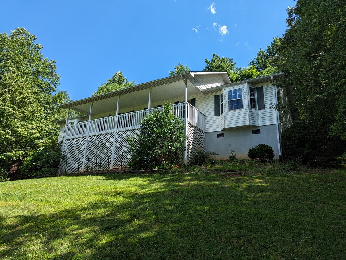 52 Smoke Rise Trl, Sylva, NC 28779 House Rental in Sylva, NC