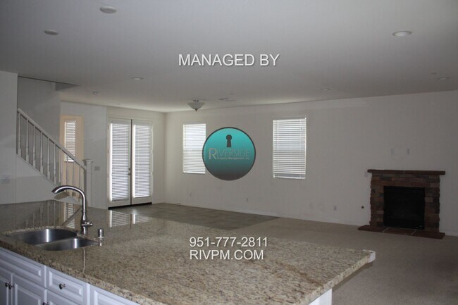Foto del edificio - Home with 5 Bedroom and 3 full Baths