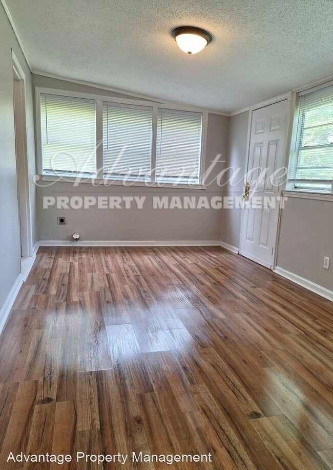 Building Photo - 3 br, 1 bath House - 854 Kippley St.