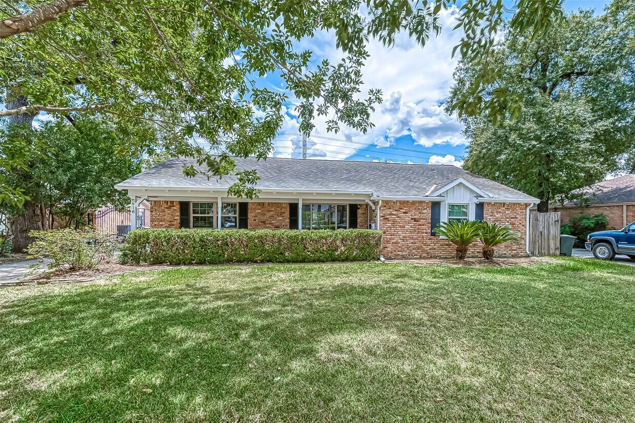 Foto del edificio - 918 Wycliffe Dr