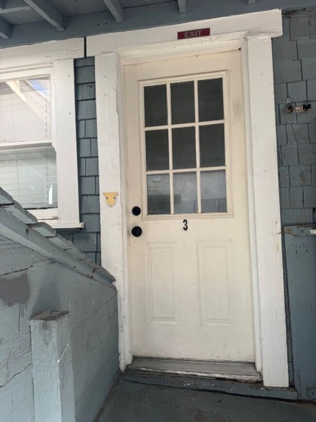 Building Photo - 501 W 8th St