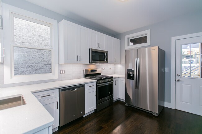 Kitchen - 1743 W Barry Ave