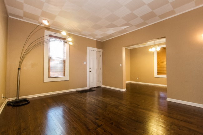 Building Photo - 571 Angella St