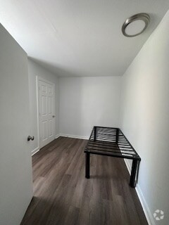 Building Photo - 1220 S Roxboro St