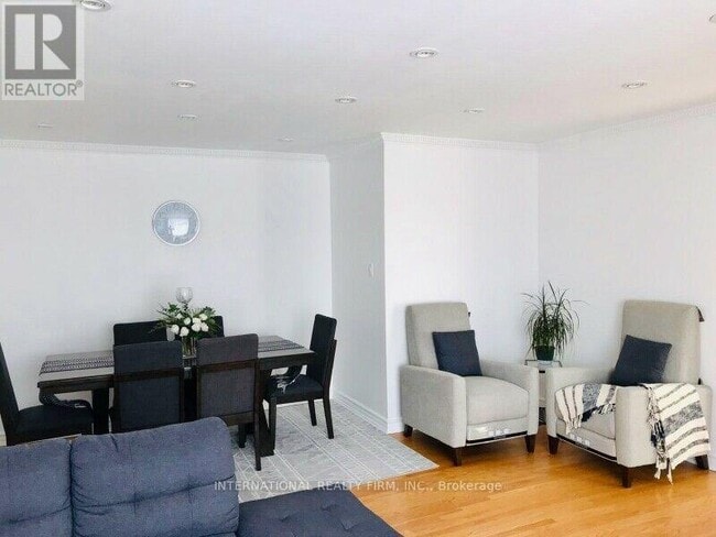Photo du bâtiment - 77 Elise Terrace
