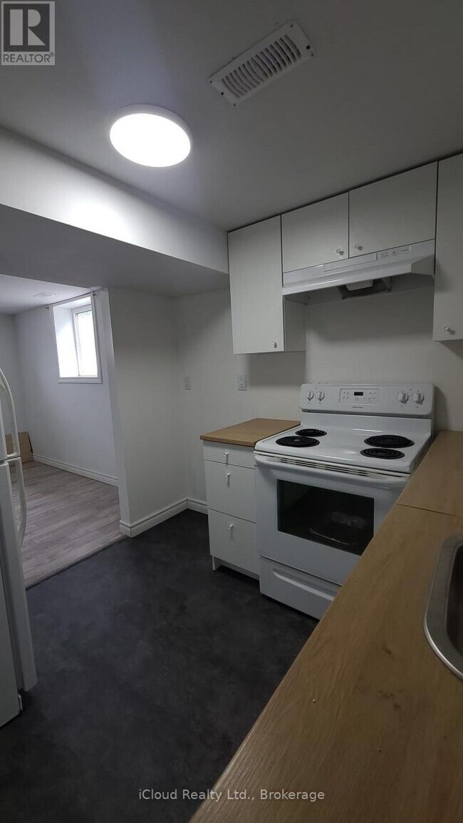 Photo du bâtiment - 24 Chilton Dr