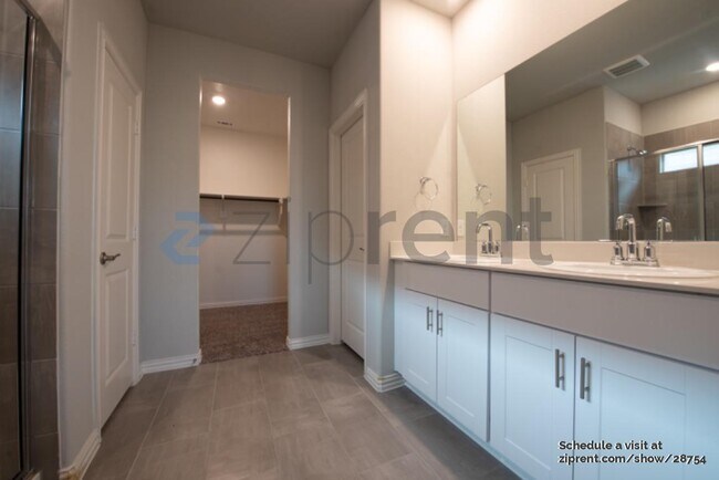 Building Photo - Unit
