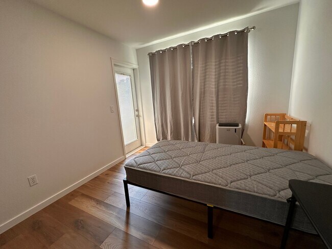 Foto del edificio - 6368 23rd Ave SW