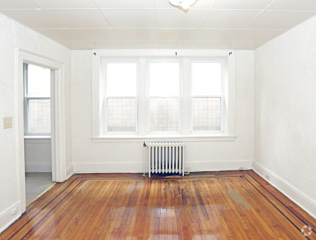 Interior Photo - 324,339 and 431 Broadway