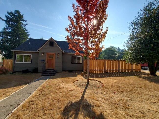 Building Photo - 908 NE 114th Ave