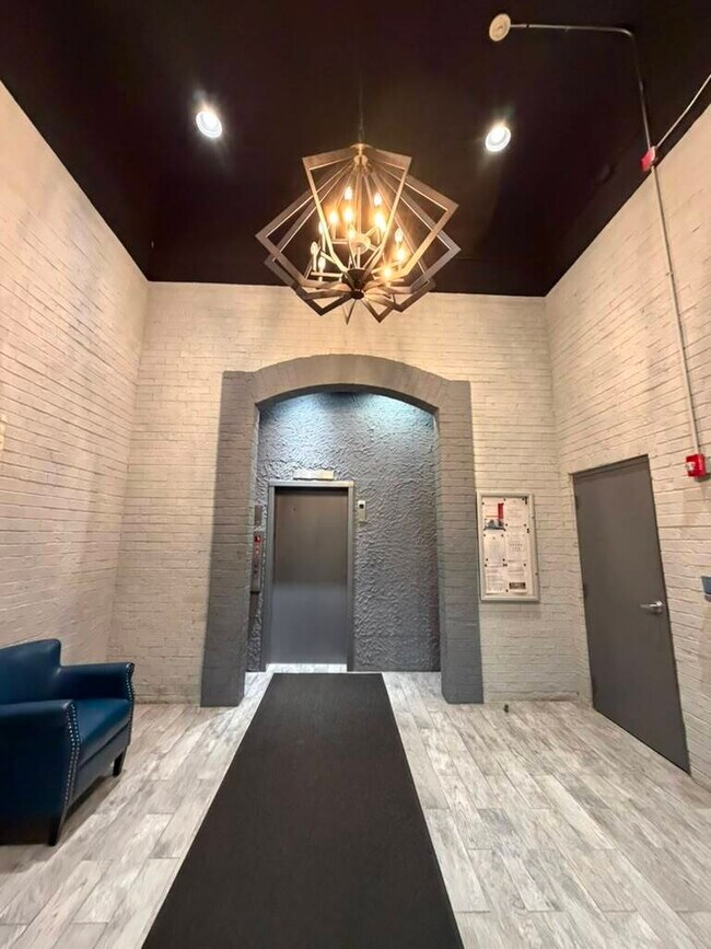 Foto del edificio - 350 Plum Creek Dr