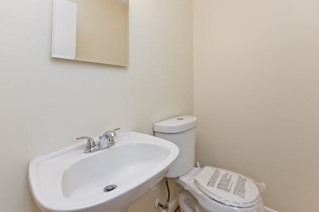 Building Photo - 588 Hawthorn Pl