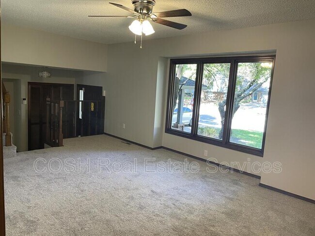 Foto del edificio - 1120 E James St