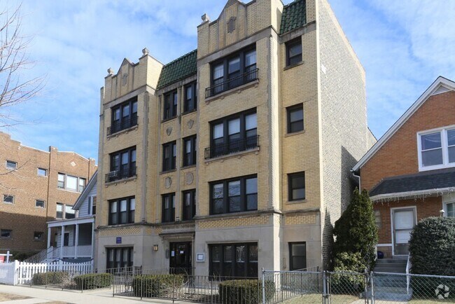 Building Photo - 4740 N Hermitage