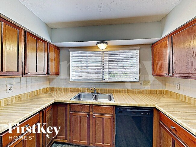 Foto del edificio - 20327 Bridgedale Ln