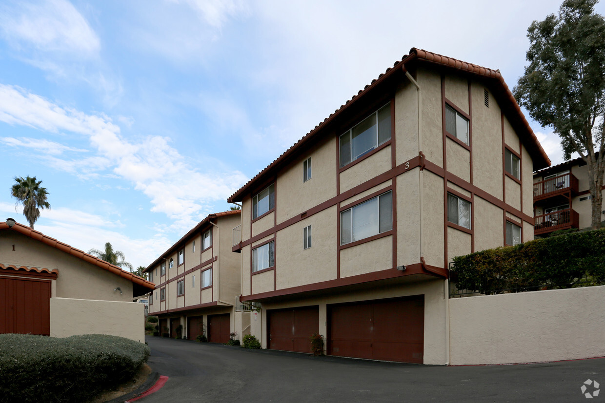 Building Photo - Ascot Villas