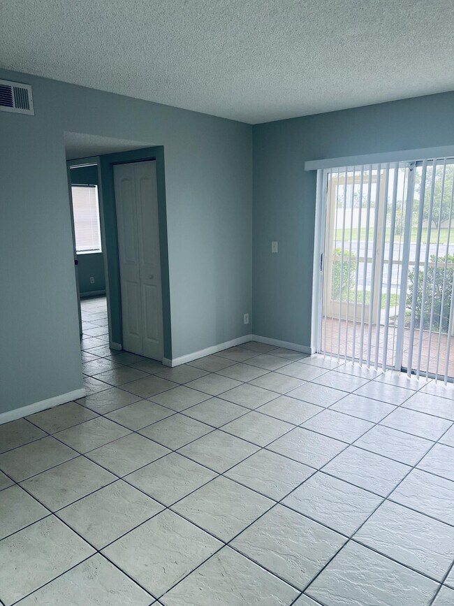 Foto del edificio - 1564 SE Royal Green Cir