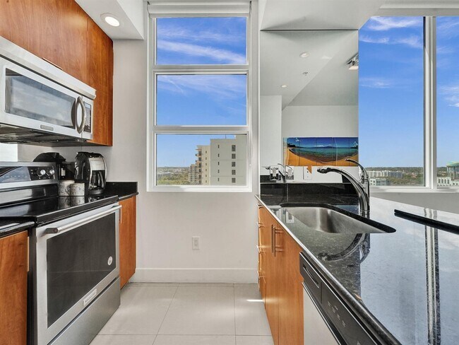 Foto del edificio - 315 Northeast 3rd Avenue Apt #1101, Fort L...