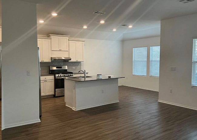 Building Photo - 146 Grissom Dr